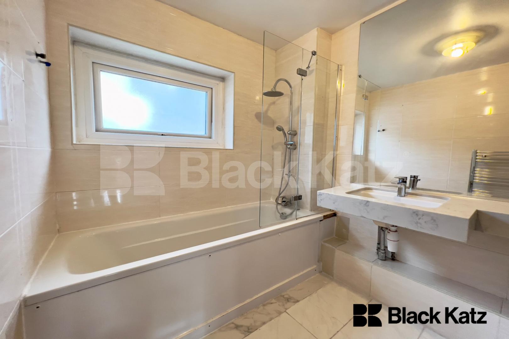 Superb 4 Bed with over 2050 Sq. Ft. of living & entertaining space Rockwell Gardens , Dulwich / Crystal Palace / Gipsy Hill Borders